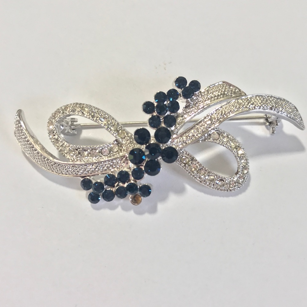 Sparkly Sapphire color glass & silver tone brooch